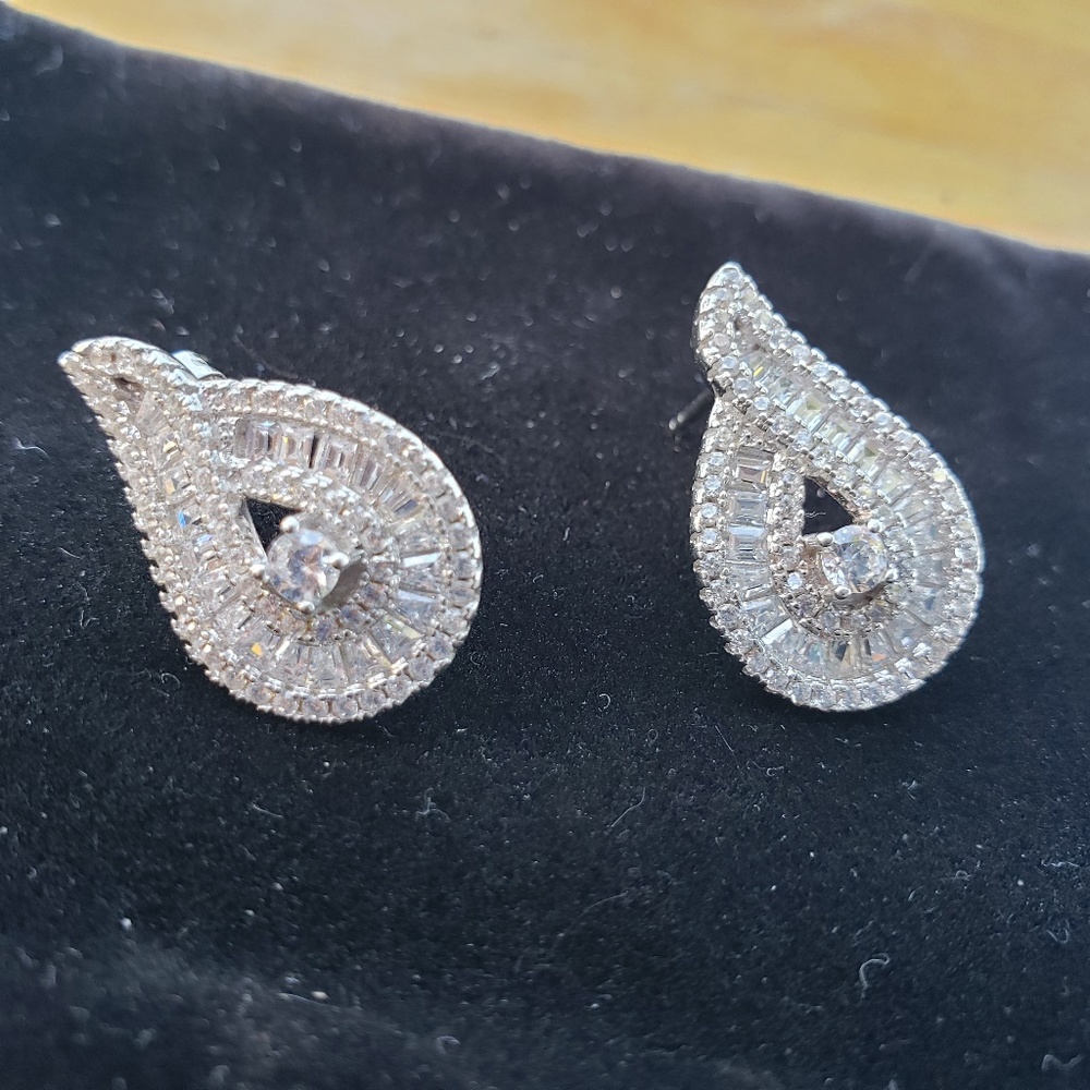 Bella Baggetts and Round earrings